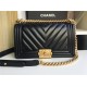 Chanel Boy Chanel Handbag 67085 V Pattern 25Cm